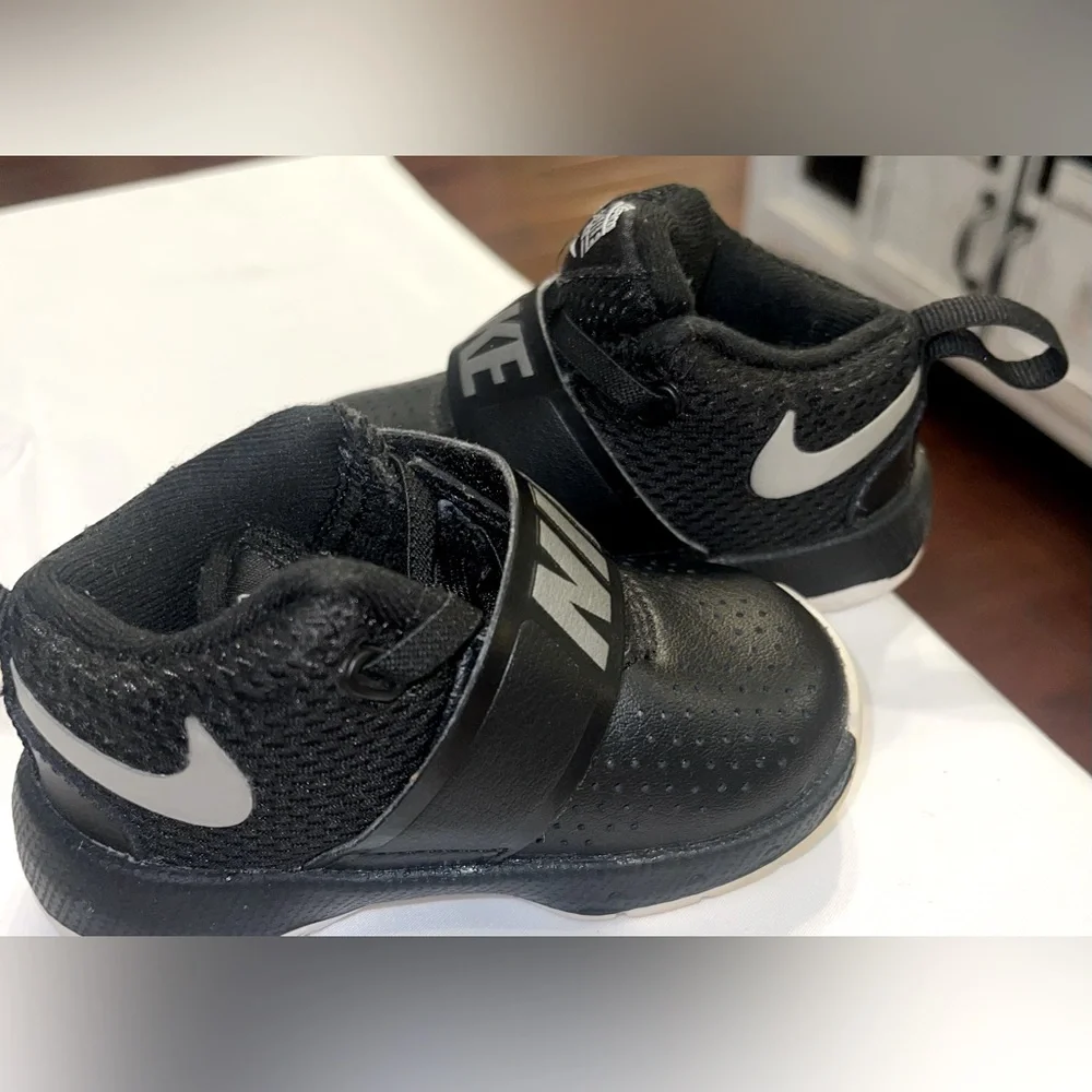 Nike 4C unisex black baby shoe Velcro